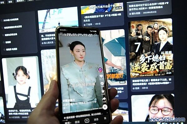 短剧一年走完长剧十年路：AI样貌占9成，四百四病传导至演员、拍摄基地